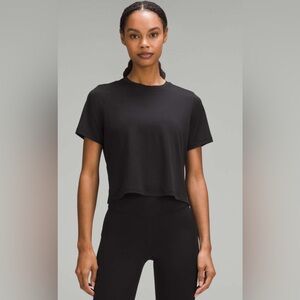 Lululemon Women’s “Ultralight Waist-Length” T-Shirt (Size 2) *SOLD OUT AT LULU*